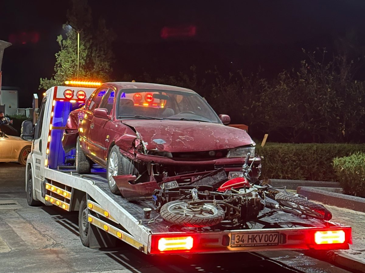 Adana Seyhan'da şehir içi oto çekici ile arızalı aracın yüklenmesi